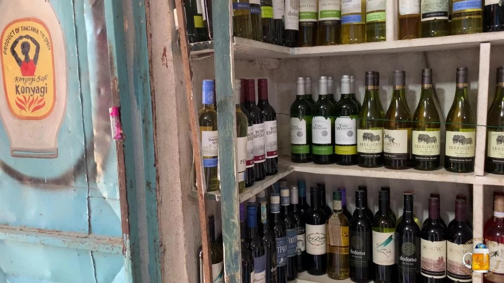 Выбор вина в алкомаркете Занзибара