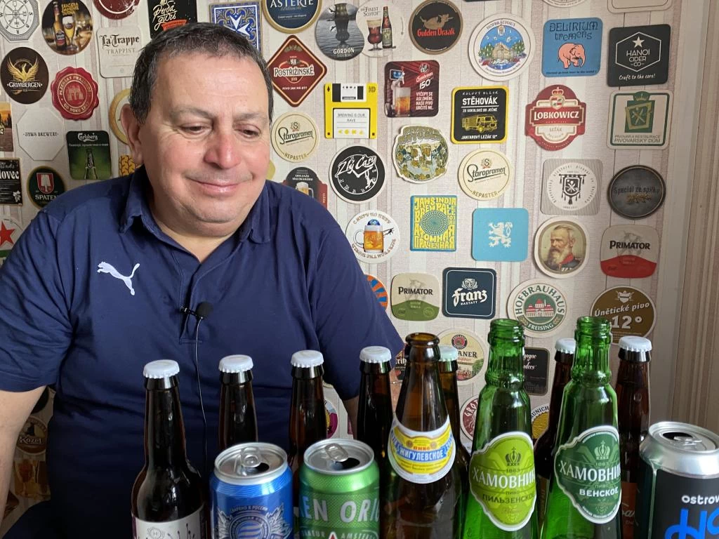 Мальтиец пробует российское пиво